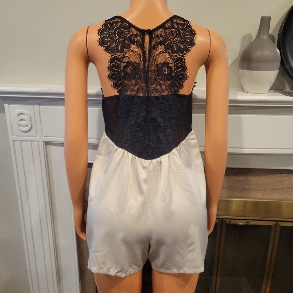 SOMA NWT DG TEDDY/ BABYDOLL CHAMPAGNE W BLACK LACE .